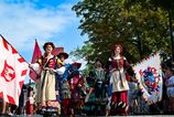 Bratislava laka korunovacnym sprievodom znameho panovnika