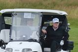 Donald Trump hral golf v Skotsku protesty proti nemu