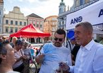 Kampan pod dohladom dinosaurov Babis zacal prve predvolebne turne