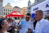 Kampan pod dohladom dinosaurov Babis zacal prve predvolebne turne