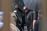 Kto je Kanye West Incest bozkavanie fotky Hitlera a Musk