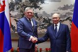 ONLINE Robert Fico sa v Cine stretol s Vladimirom Putinom Ukrajina nemoze byt v NATO tvrdi Rozpraval mu aj pribeh o zabe