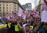 Policia na 100 tisicovom proteste v Britanii zadrzala devat osob