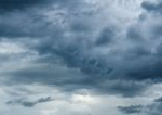 Sobota noc pod mrakom a s vetrom Silne narazy vetra a dazd na Slovensku