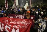 Zraneni policajti a novinari Vikendove protesty v Peru