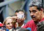 Napatia v Karibiku USA poslali lietadlovu lod Maduro varuje pred vojnou