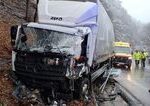 Sneh vyrazne komplikuje dopravu a havarie kamionov