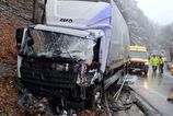 Sneh vyrazne komplikuje dopravu a havarie kamionov