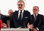 Vladu Petra Fialu podava demisiu prezident prijme