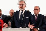 Vladu Petra Fialu podava demisiu prezident prijme