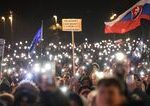 Tisice Slovakov prisli na namestia vypiskat mafiu