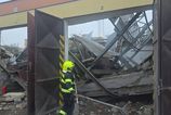 V areali firmy vo Velkych Kapusanoch spadla strecha tri osoby su nezvestne