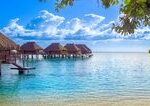 Viac nez len drahe rezorty nad vodou Tahiti ukryva cierne plaze a najnebezpecnejsiu vlnu sveta