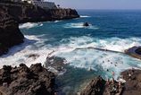 Vlna na Tenerife zabila matku a syna dcera prezila