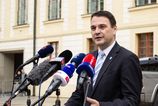 Andrej Babis potvrdil ze minister Petr Macinka ostava vo funkcii