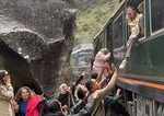 Celna zrazka dvoch vlakov pod Machu Picchu sposobila jednu obet a 40 zranenych