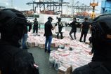 Francuzske namornictvo zadrzalo rybarsku lod v Tichom oceane s takmer piatimi tonami kokainu