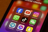 Francuzsko sprisnuje pravidla pre deti na socialnych sietach