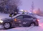 Nehoda v Tatrach Auto zislo z cesty a skoncilo v kolajisku zubacky