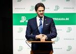 Robert Kalinak chcel vzdelavat novinarov jednou otazkou o extremizme Odpoved policie ho nenadchne