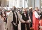 Sarah Mullallyova sa stala prvou zenou na cele anglikanskej cirkvi v Canterbury