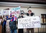 Robert Fico diskutoval so studentmi v Modre za zatvorenymi dverami chvalil Cinu a Vietnam kritizoval EU