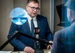 ombudsman dobrovodsky otvoril vlade dvere ak nebude vyhovene jeho poziadavkam v oblasti liekovej politiky rozhodne ustavny sud videopodcast