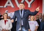 Ostrelovaci volici privazani autobusmi a rady o bozkovani Robert Fico na oslavach odkzal ze vyhra volby aj keby ich slak trafil