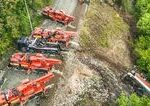 Zasah v narocnom teren e tazka technika odstranuje rusen po minulorocnej zrazke rychlikov fotoreportaz