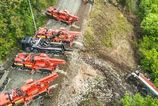 Zasah v narocnom teren e tazka technika odstranuje rusen po minulorocnej zrazke rychlikov fotoreportaz