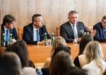 najprv diskusia az potom skusa ako robert fico diskutoval so studentmi v kosiciach