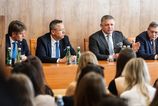 najprv diskusia az potom skusa ako robert fico diskutoval so studentmi v kosiciach
