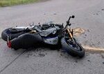 Policia zasahuje pri vaznej dopravnej nehode v Trstenej doslo k zrazke auta s motocyklom hlavny tah je ciastocne blokovany