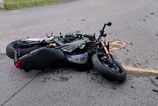 Policia zasahuje pri vaznej dopravnej nehode v Trstenej doslo k zrazke auta s motocyklom hlavny tah je ciastocne blokovany