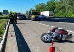 nehoda pred mostom lanfranconi zrazka auta s motorkarom zablokovala vjazd na d2 tvoria sa zapchy