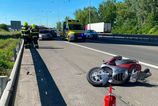 nehoda pred mostom lanfranconi zrazka auta s motorkarom zablokovala vjazd na d2 tvoria sa zapchy