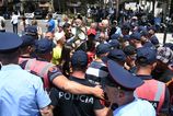 Nazov Albansko zasiahli protesty proti hotelu spajanemu s rodinou Trumpovcov Policia zadrzala viacerych demonstrujucich