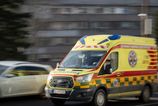 Opity Stredoslovak s kladivom ohrozoval zenu aj zachranarov Psychiatrickeho pacienta policajti zahnali elektrickym paralyzatorom