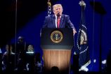 USA podla Trumpa zijaria viac nez kedy kolviek predtym Kritikov ozbacil za komunistov a varoval pred odpornou hrozbou v krajine