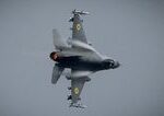 Ukrajina prisla o stihacku F 16 pocas obrany vzdusneho priestoru pilot sa vcas katapultoval