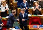 Madarski poslanci si v utorok zvolia noveho prezidenta