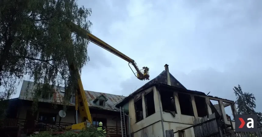 Chata pri Banskej Štiavnici zhorela: Hasiči vyčíslili škodu na pol milióna eur