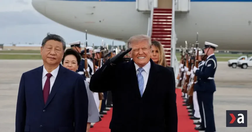 Čína slabne, USA vedú. Za úsmevmi Trumpa a Si Ťin-pchinga boj o AI, Taiwan aj Irán