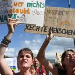 Desaťtisíce Nemcov protestujú proti AfD a žiadajú zákaz krajnej pravice