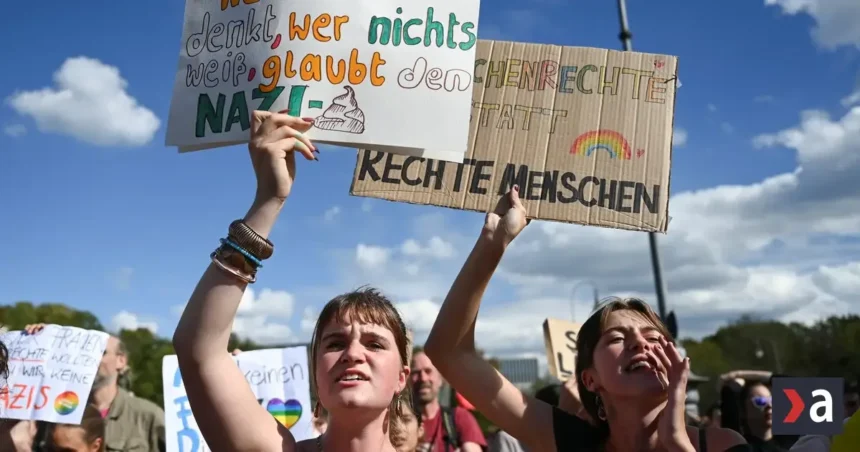Desaťtisíce Nemcov protestujú proti AfD a žiadajú zákaz krajnej pravice