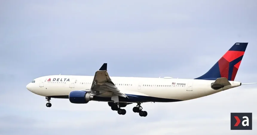 Lietadlo Delta Air Lines núdzovo pristálo v Portugalsku, v kabíne sa objavil dym