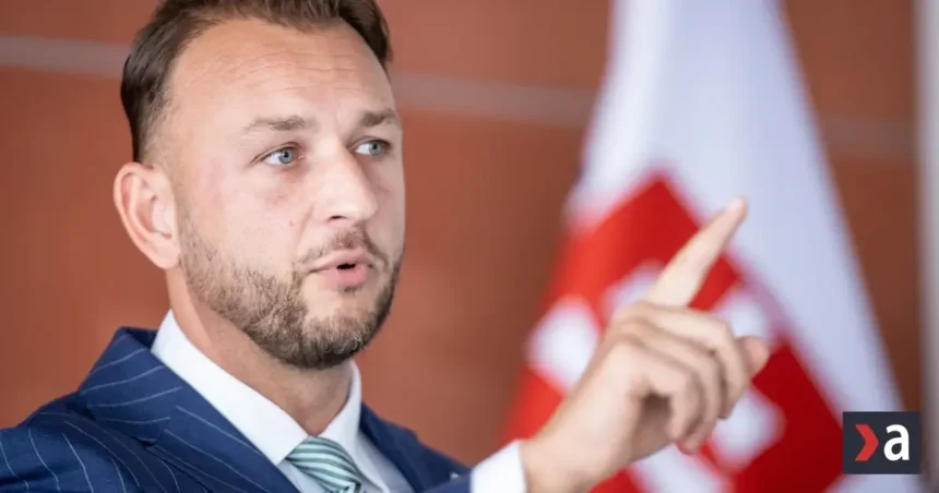 Matúš Šutaj Eštok sľubuje policajtom vyššie platy. Odborári: Príliš neskoro, príliš málo