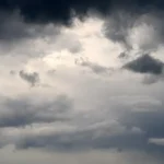 Na Slovensko mieri oblačnosť a dážď, v týchto krajoch si dáždniky pripravte už v noci