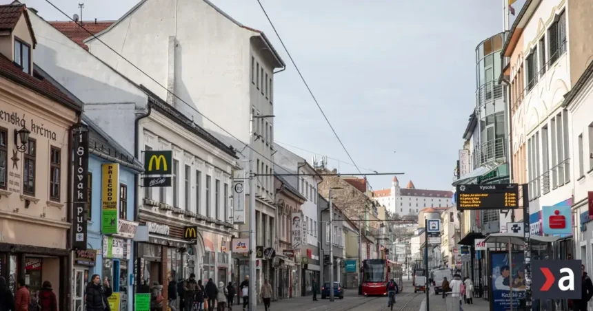 Nedeľňajšie zhromaždenie zablokuje centrum Bratislavy, polícia varuje pred obmedzeniami