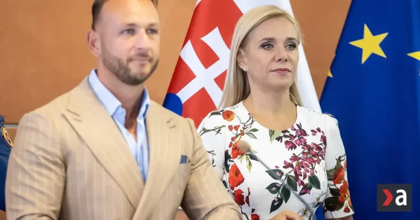 Odvolávanie Sakovej a Eštoka padá, parlament nebol uznášaniaschopný